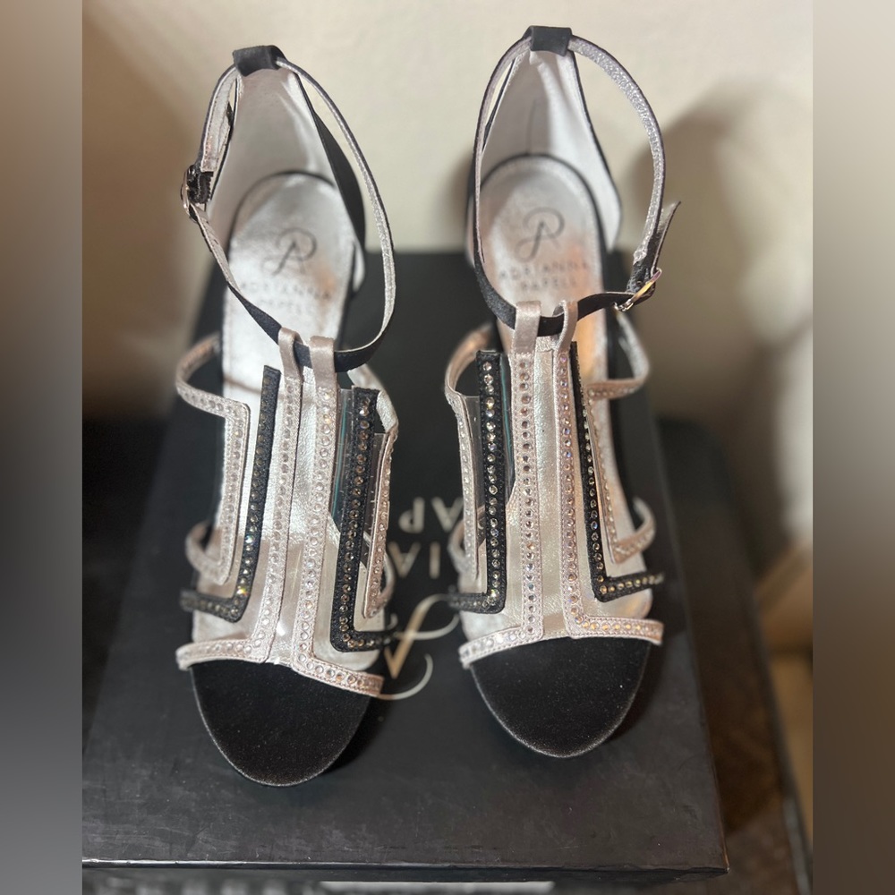 Adrianna Papell Emilia EVENING RHINESTONE SATIN BLACK & SILVER 3.5 inch HeelsNIB